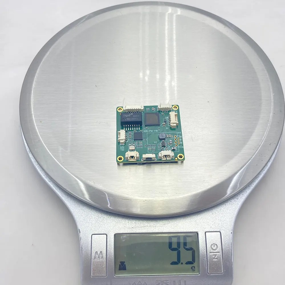 Очень лёгкий модуль преобразования аналогового видео в сетевой IP-видеопоток, всего 9,5 г